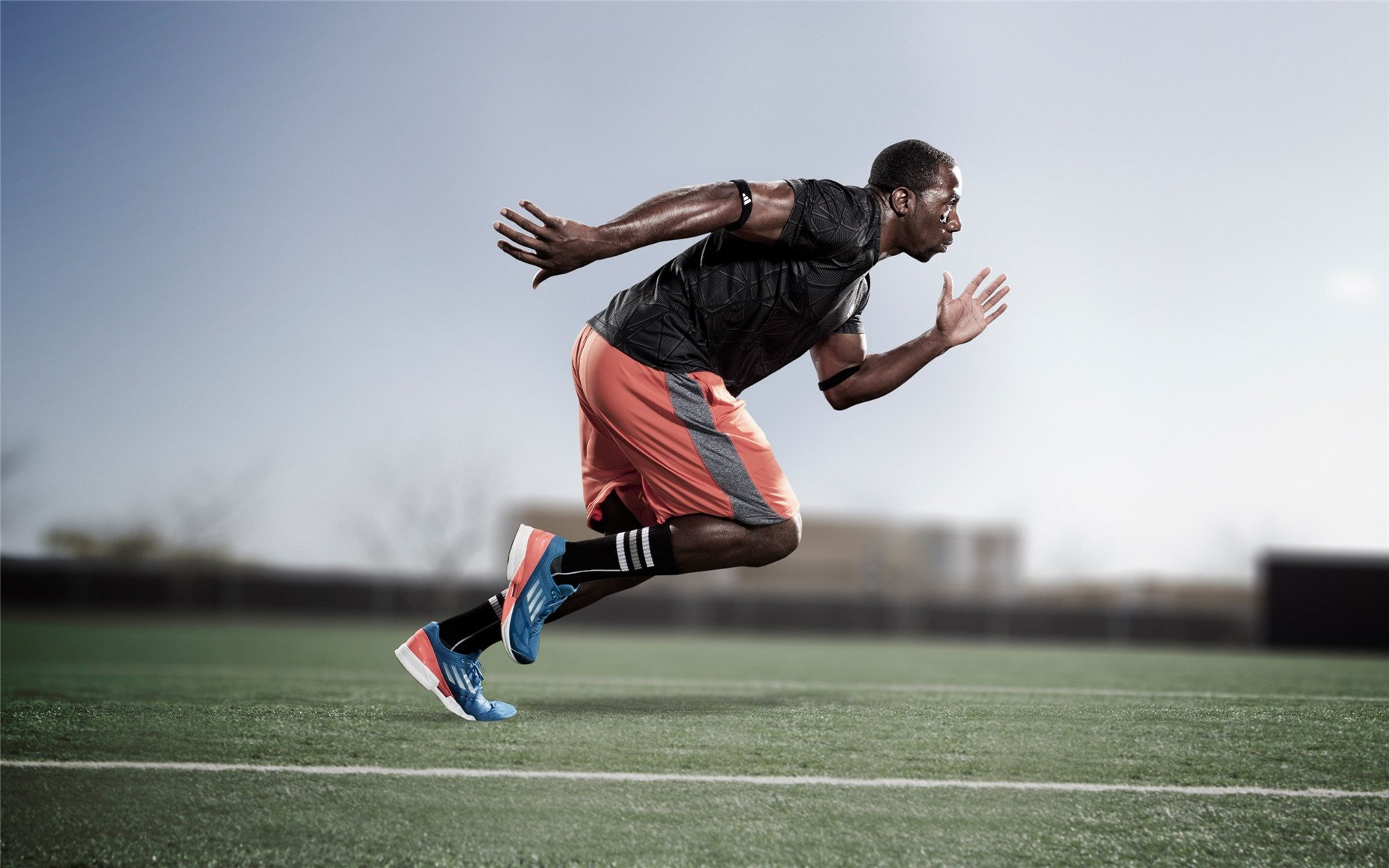 _城市灯光夜跑大会：在光影中奔跑生活_，灯光城市夜景