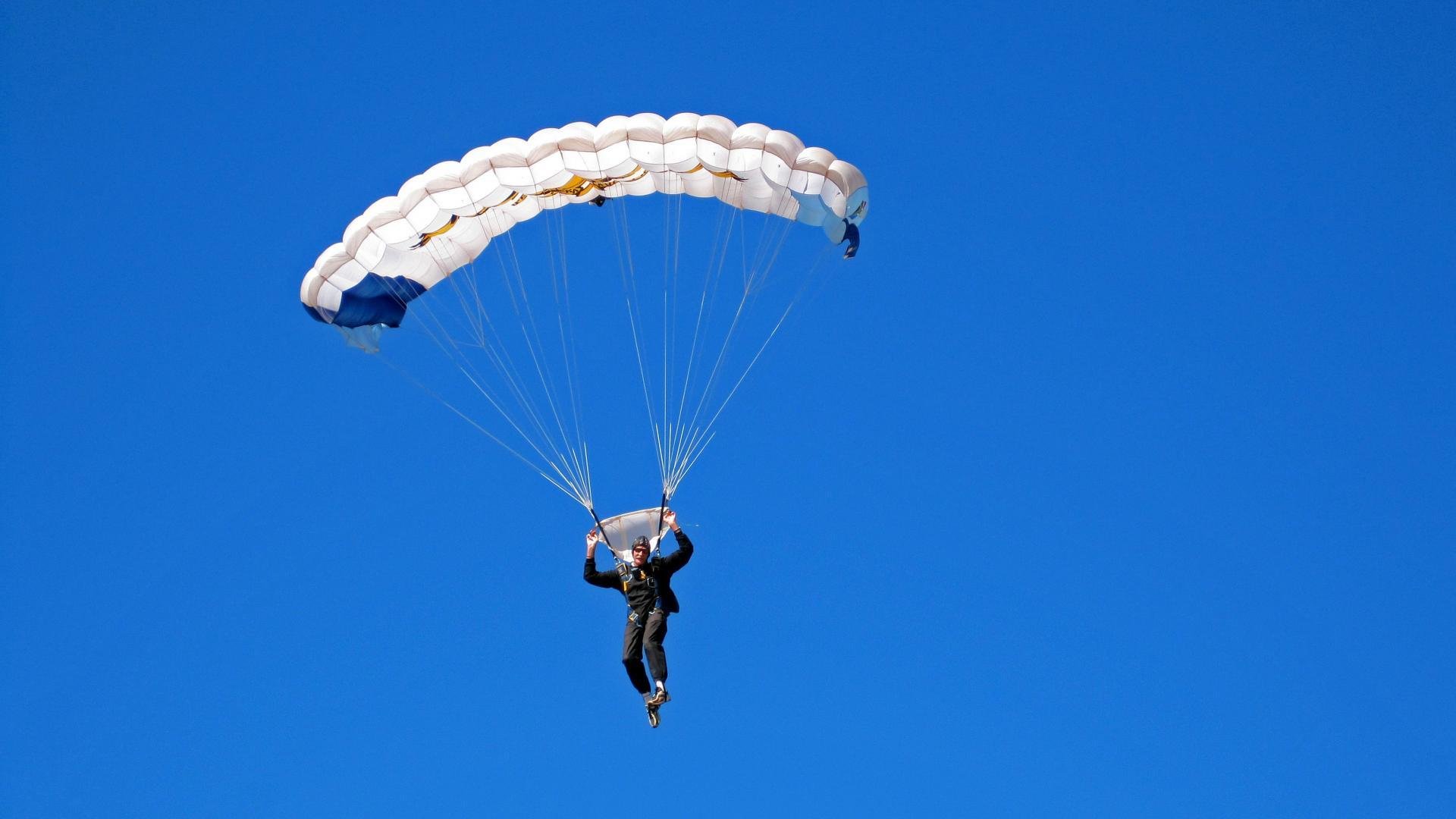 _极地冰川徒步：白雪皑皑中的勇者挑战_，极地冰川保湿套装